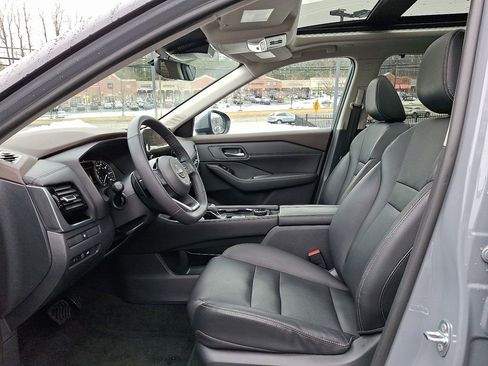 Used 2023 Nissan Rogue SL w/ SL Premium Package image 14