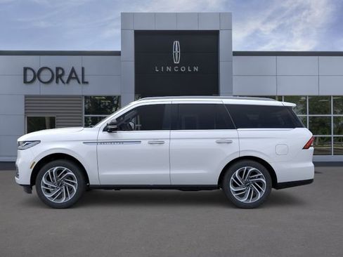 New 2026 Lincoln Navigator Reserve AWD/4WD image 3