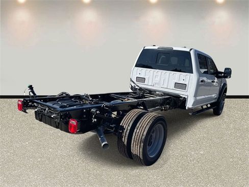 New 2026 Ford F550 4x4 Crew Cab image 5