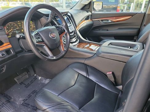 Used 2015 Cadillac Escalade Premium image 15