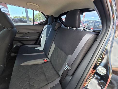 Used 2019 Nissan Kicks S FWD image 11