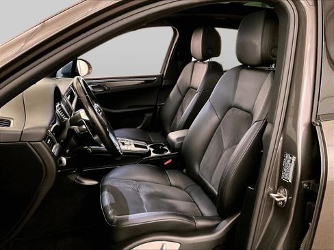 Used 2018 Porsche Macan AWD/4WD image 24