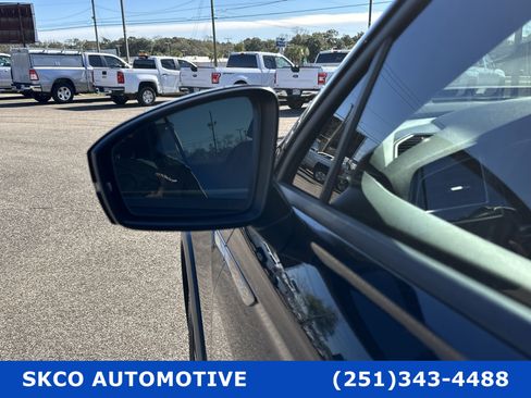 Used 2022 Volkswagen Tiguan SE R-Line image 10