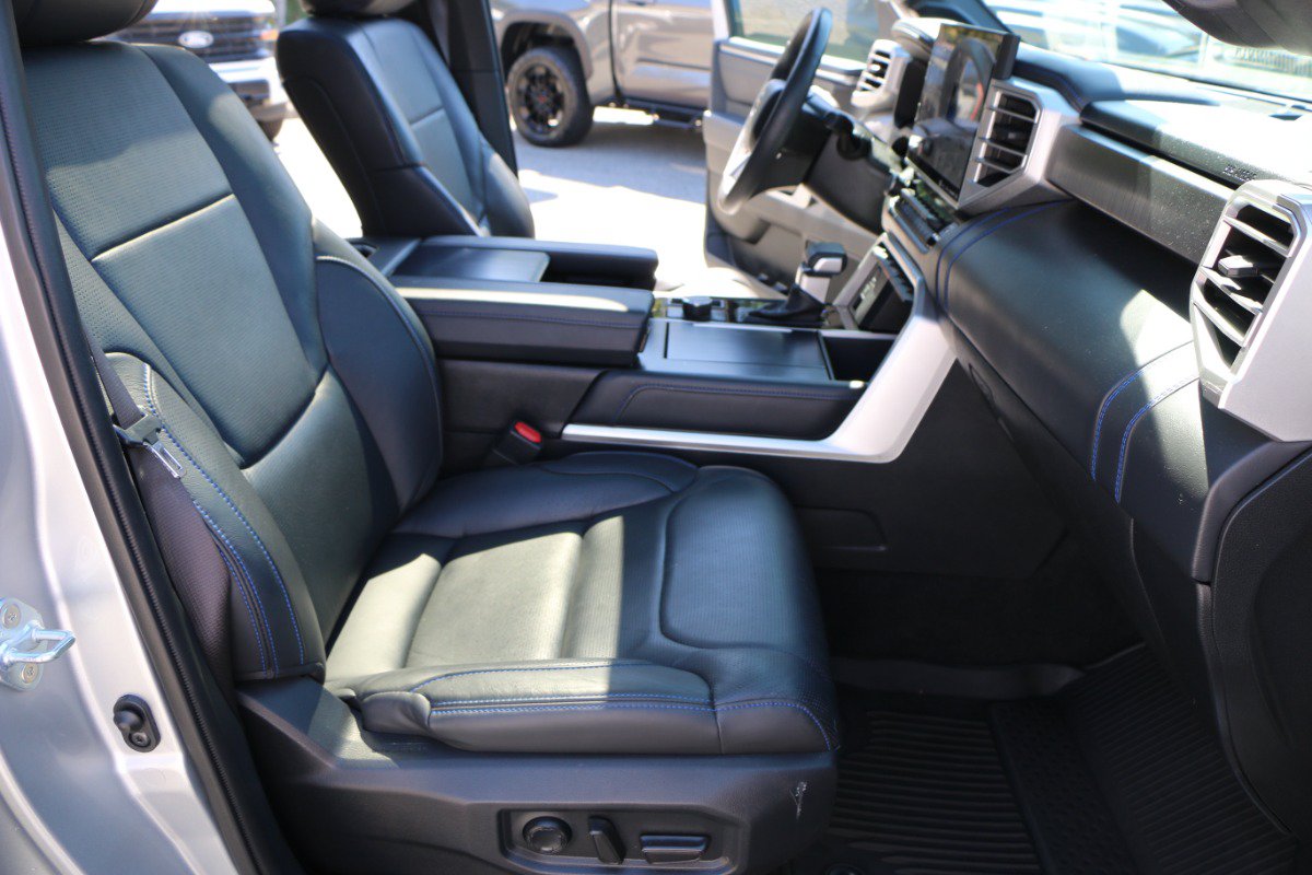 Used 2023 Toyota Sequoia Platinum AWD/4WD image 31