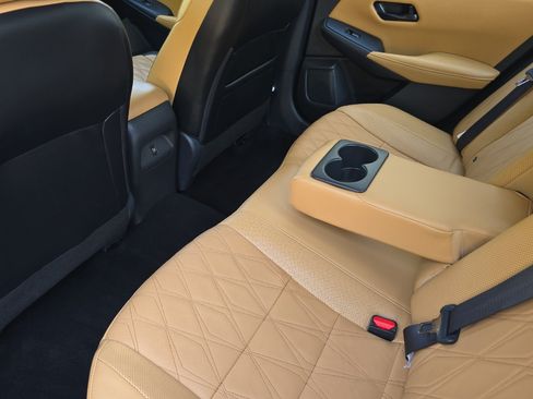 Used 2025 Nissan Sentra SV w/ SV Premium Package FWD image 12