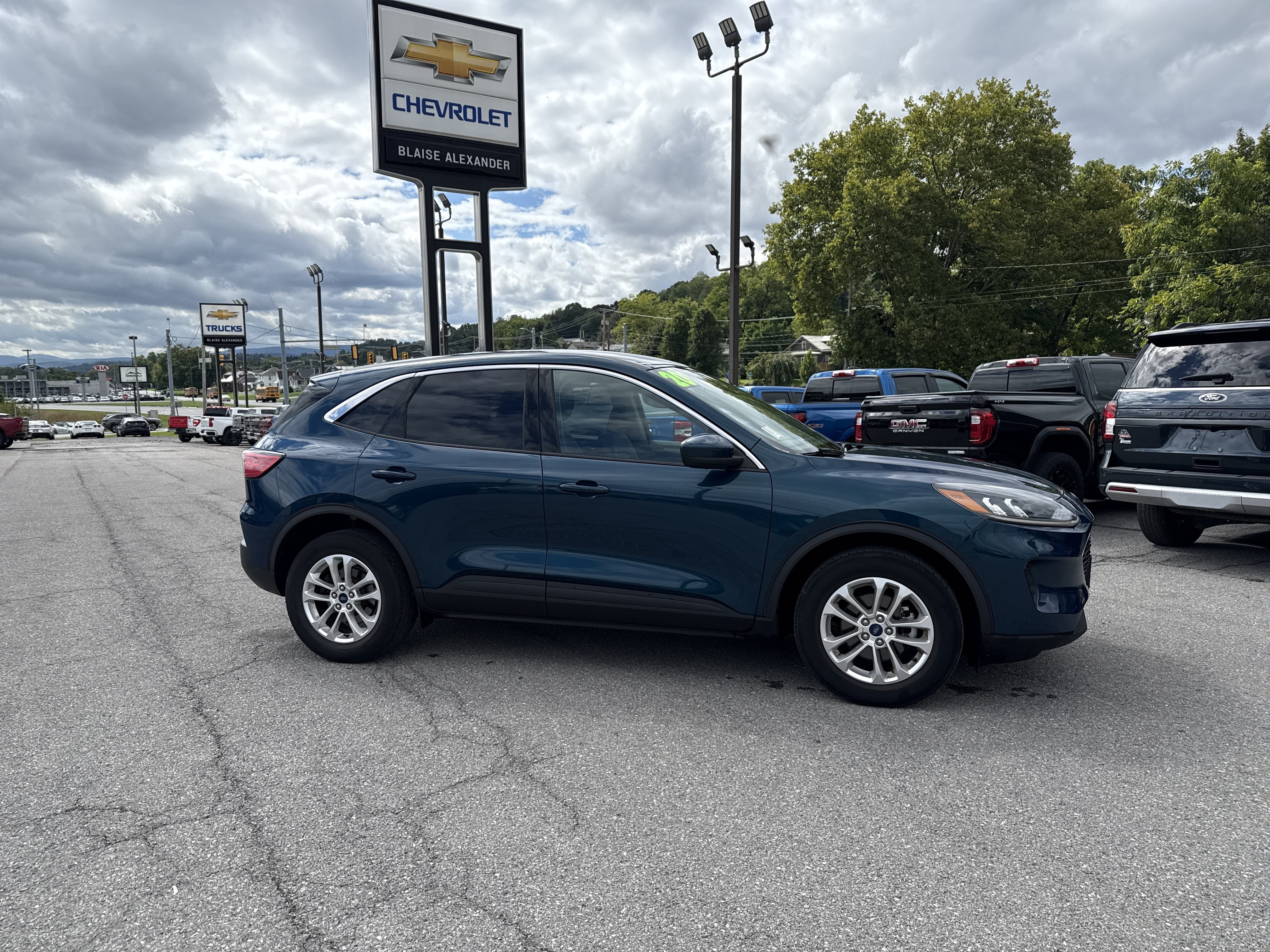 Used 2019 Ford Ranger XL w/ Equipment Group 101A Mid AWD/4WD image 2