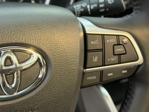 Used 2022 Toyota Highlander Platinum AWD/4WD image 23