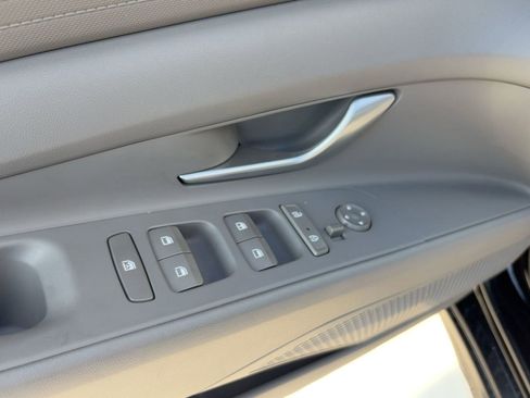 Used 2023 Hyundai Elantra SE image 7