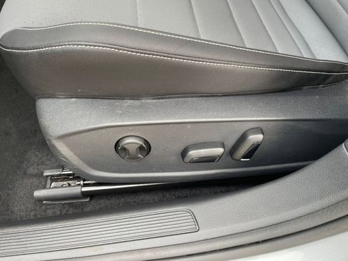 Used 2025 Volkswagen Jetta SE image 22