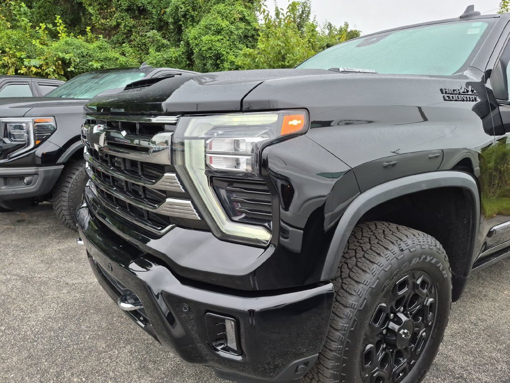 Used 2024 Chevrolet Silverado 2500 High Country w/ High Country Premium Package AWD/4WD image 7