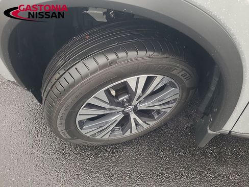 Used 2021 Nissan Rogue SV image 18