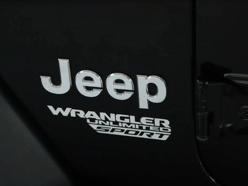 Used 2018 Jeep Wrangler Unlimited Sport S AWD/4WD image 38