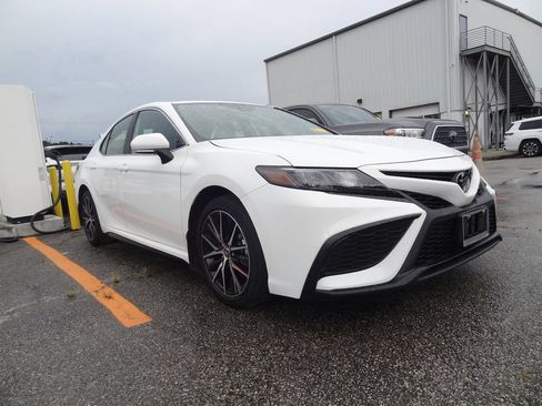 Used 2024 Toyota Camry SE w/ Blackout Package (TMS) FWD image 8