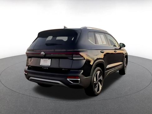 Used 2025 Volkswagen Taos SE image 14