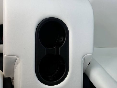 Used 2022 Tesla Model Y Performance AWD/4WD image 32