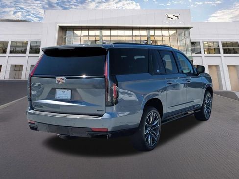 Certified 2022 Cadillac Escalade ESV Sport Platinum w/ Heavy-Duty Trailer Package AWD/4WD image 5
