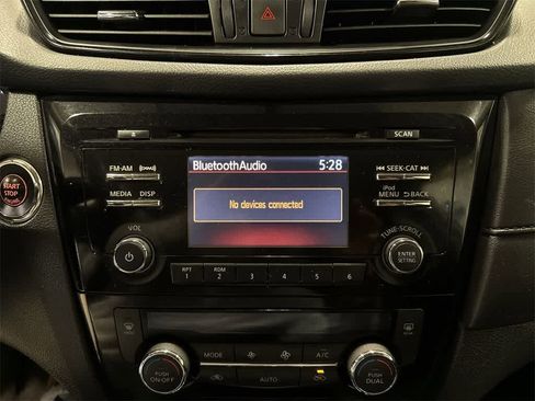 Used 2017 Nissan Rogue SV w/ SV Family Package image 19