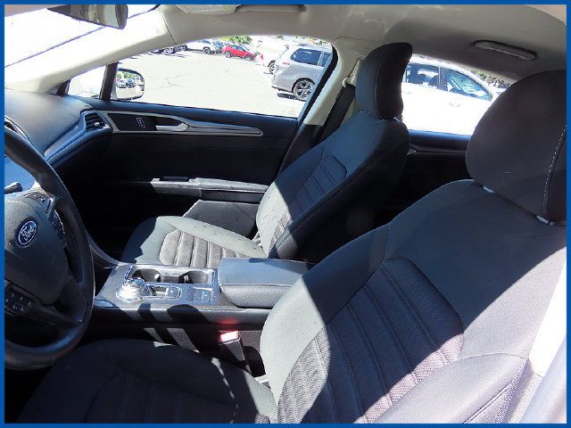 Used 2018 Ford Fusion SE w/ Fusion SE Technology Package FWD image 13