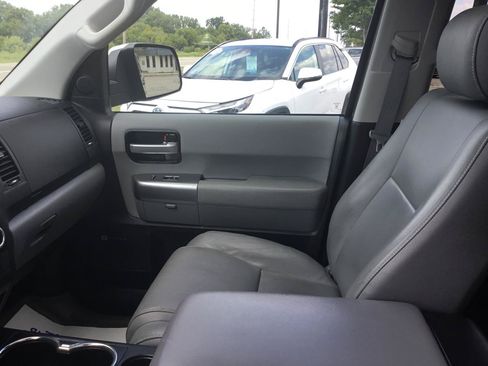 Used 2021 Toyota Sequoia Limited w/ Safety & Convenience Package AWD/4WD image 15