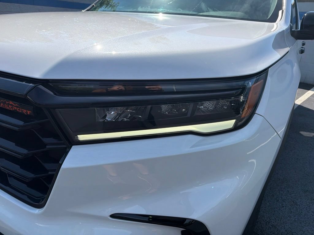 Certified 2025 Honda Pilot TrailSport image 9