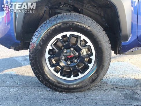 Used 2024 Toyota Tacoma TRD Off-Road image 31