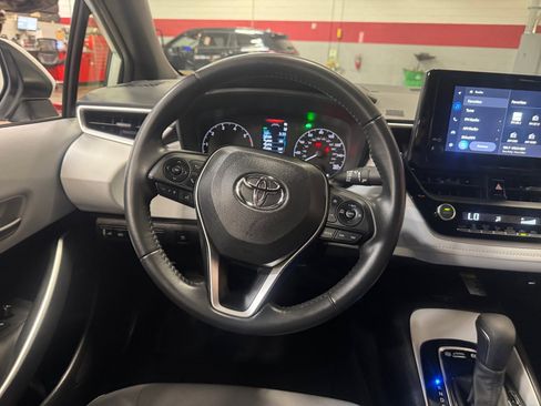 Used 2024 Toyota Corolla SE w/ SE Package image 9