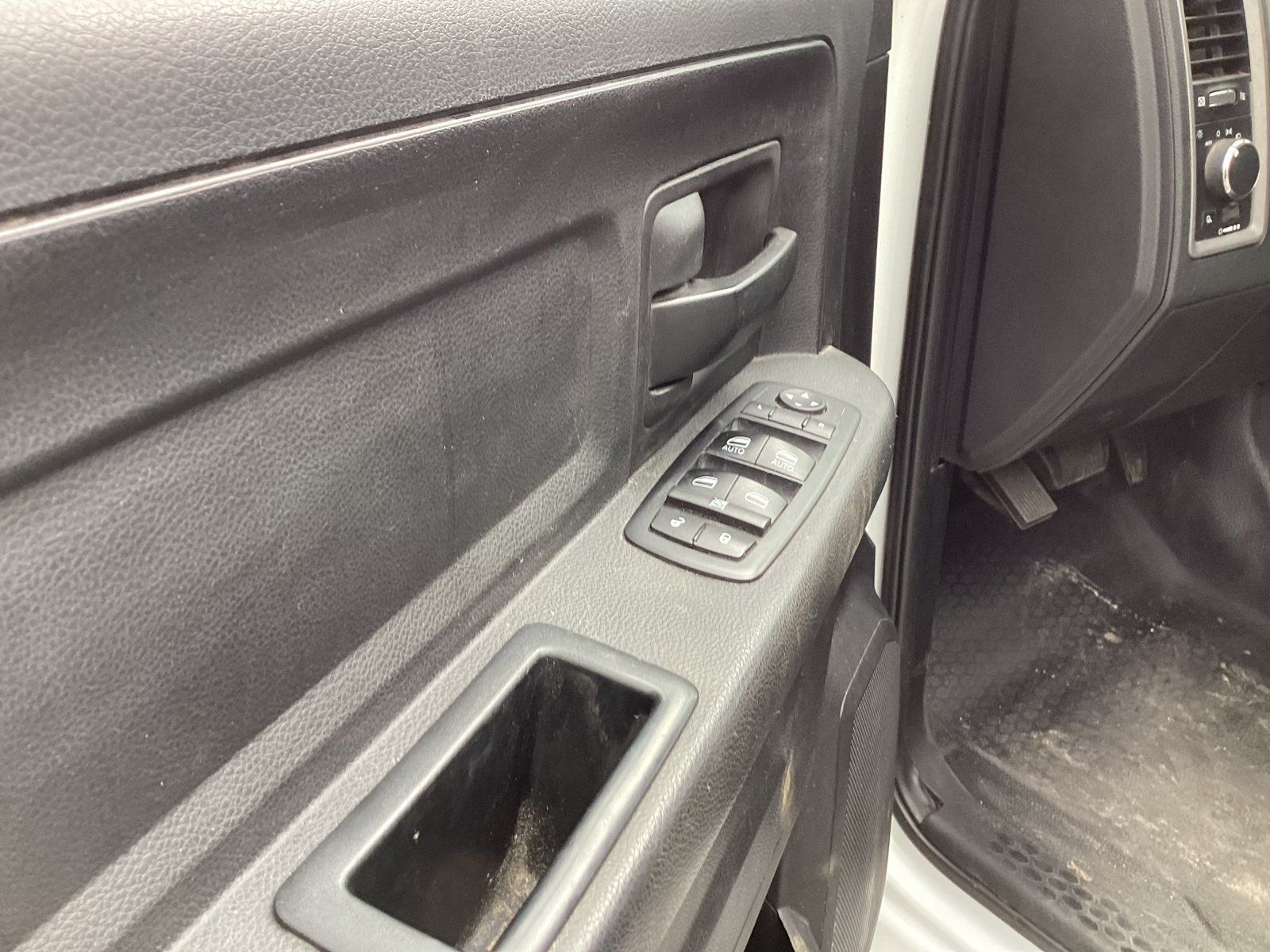 Used 2017 RAM 2500 Tradesman w/ Chrome Appearance Group AWD/4WD image 13