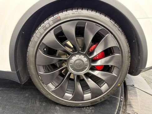 Used 2022 Tesla Model Y Performance AWD/4WD image 17