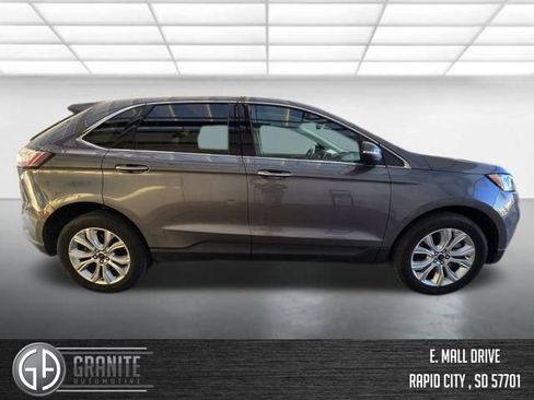 Used 2024 Ford Edge Titanium image 6