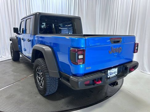Used 2024 Jeep Gladiator Rubicon w/ Technology Group AWD/4WD image 25