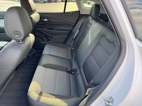 Used 2024 Chevrolet Trax LT w/ LT Convenience Package FWD image 28