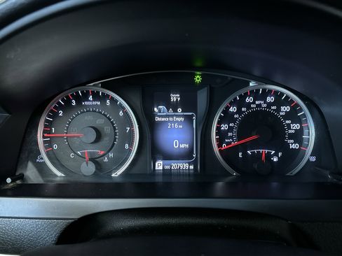 Used 2015 Toyota Camry SE image 17