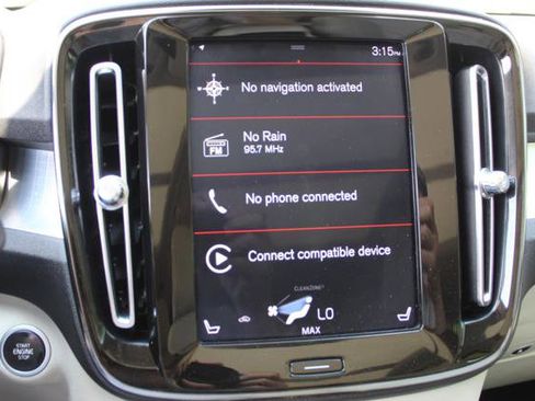 Used 2020 Volvo XC40 T5 Momentum w/ Protection Package image 24