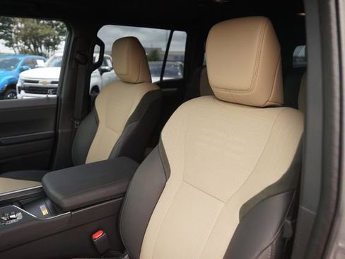Used 2025 Lexus GX 550 AWD/4WD image 10