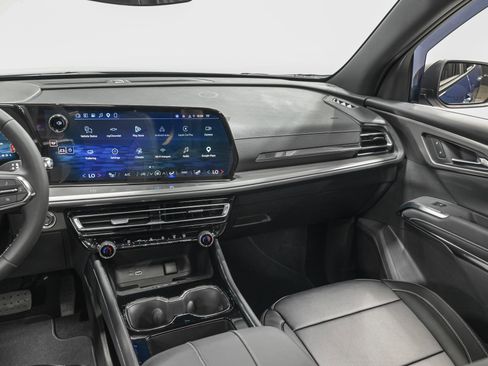 Used 2026 Chevrolet Traverse LT w/ Sun and Wheel Package AWD/4WD image 32