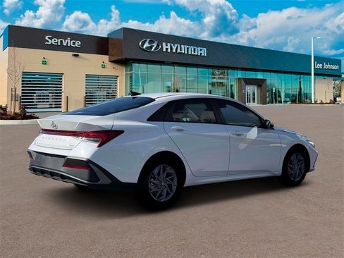 New 2026 Hyundai Elantra Blue image 8