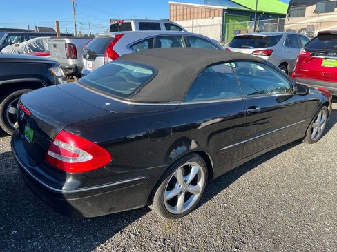 Used 2005 Mercedes-Benz CLK 320 Cabriolet image 2