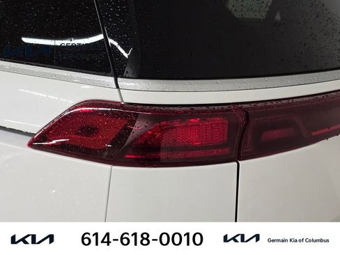 Used 2024 Kia Carnival EX FWD image 16