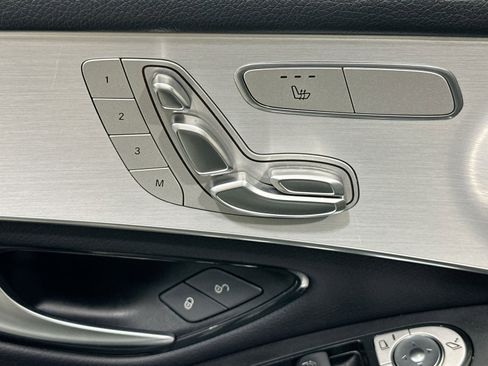 Used 2022 Mercedes-Benz GLC 300 4MATIC image 17