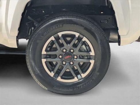 Used 2025 Toyota Tacoma TRD Sport AWD/4WD image 21