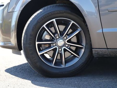 Used 2017 Dodge Grand Caravan SXT FWD image 2