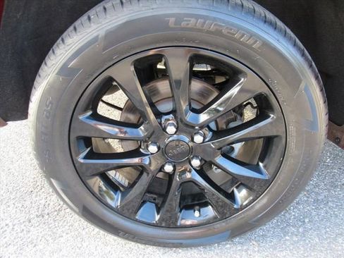 Used 2021 Jeep Grand Cherokee Laredo X image 32