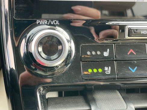 Used 2021 Toyota Highlander Limited AWD/4WD image 25
