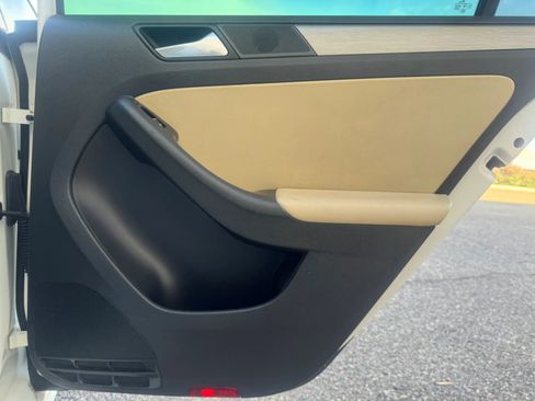 Used 2013 Volkswagen Jetta TDI FWD image 12