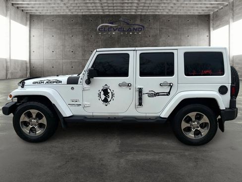 Used 2018 Jeep Wrangler Unlimited Sahara w/ Dual Top Group AWD/4WD image 6