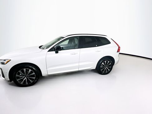 Used 2025 Volvo XC60 B5 Plus image 2