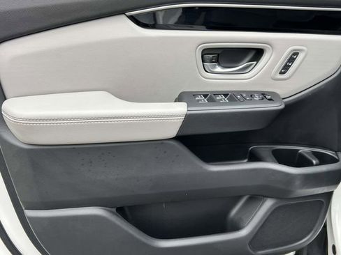 Used 2023 Honda Pilot Touring image 32