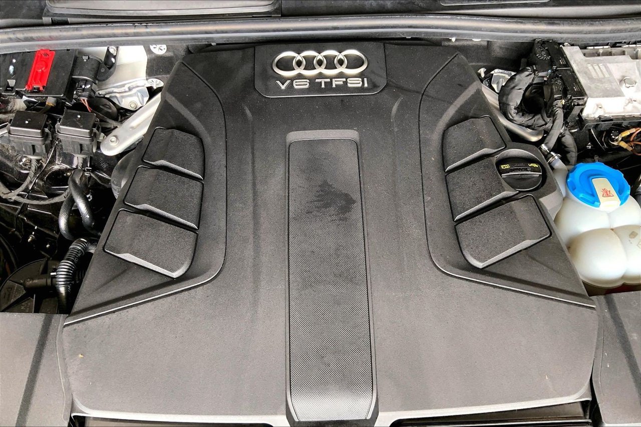 Used 2017 Audi Q7 3.0T Premium Plus AWD/4WD image 32