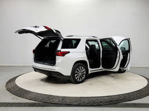 Used 2023 Chevrolet Traverse Premier image 15