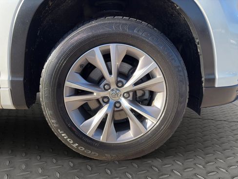 Used 2015 Toyota Highlander Plus FWD image 26